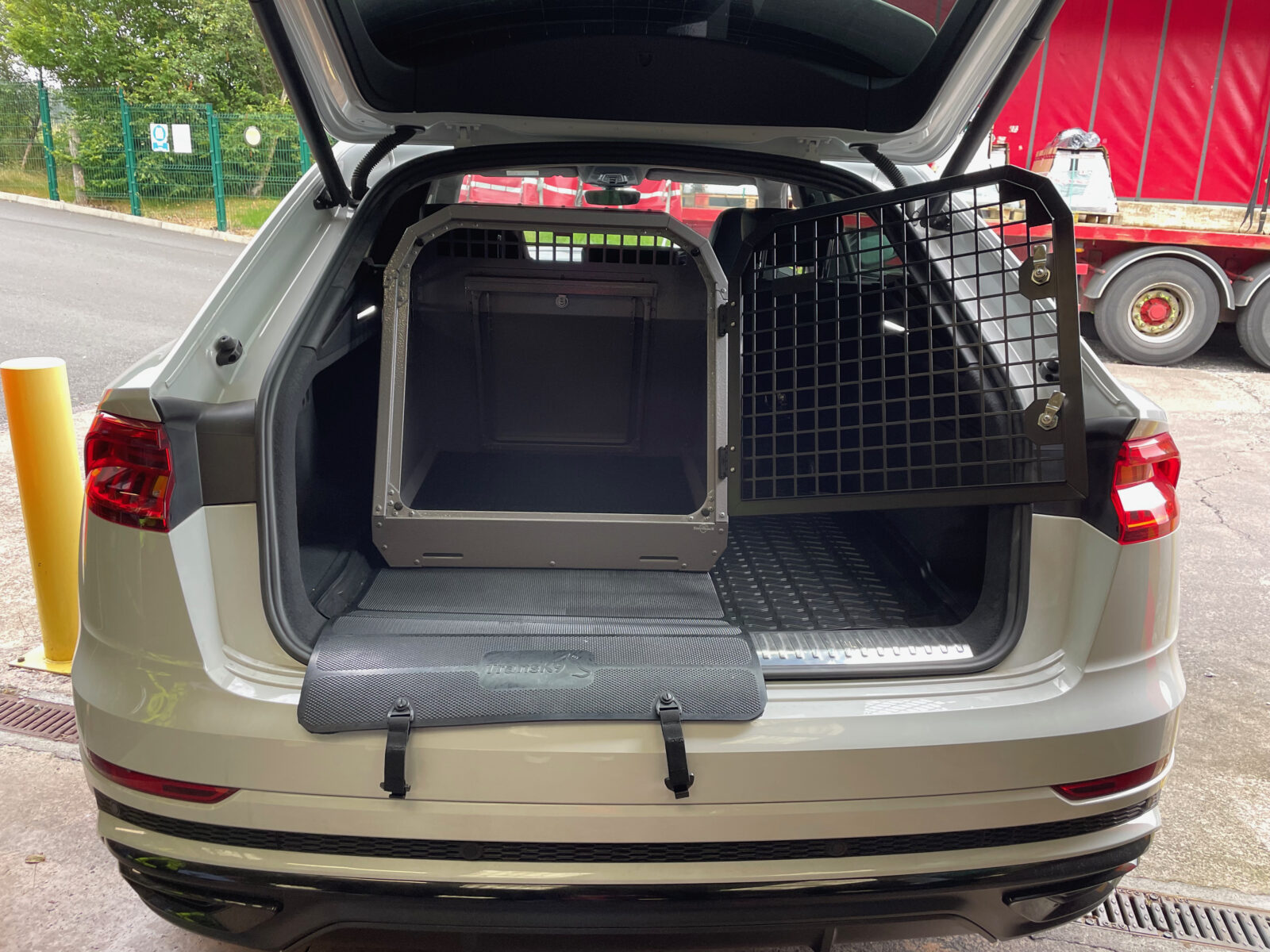 Dog car cages, crates and transit boxes for cars & vans TransK9